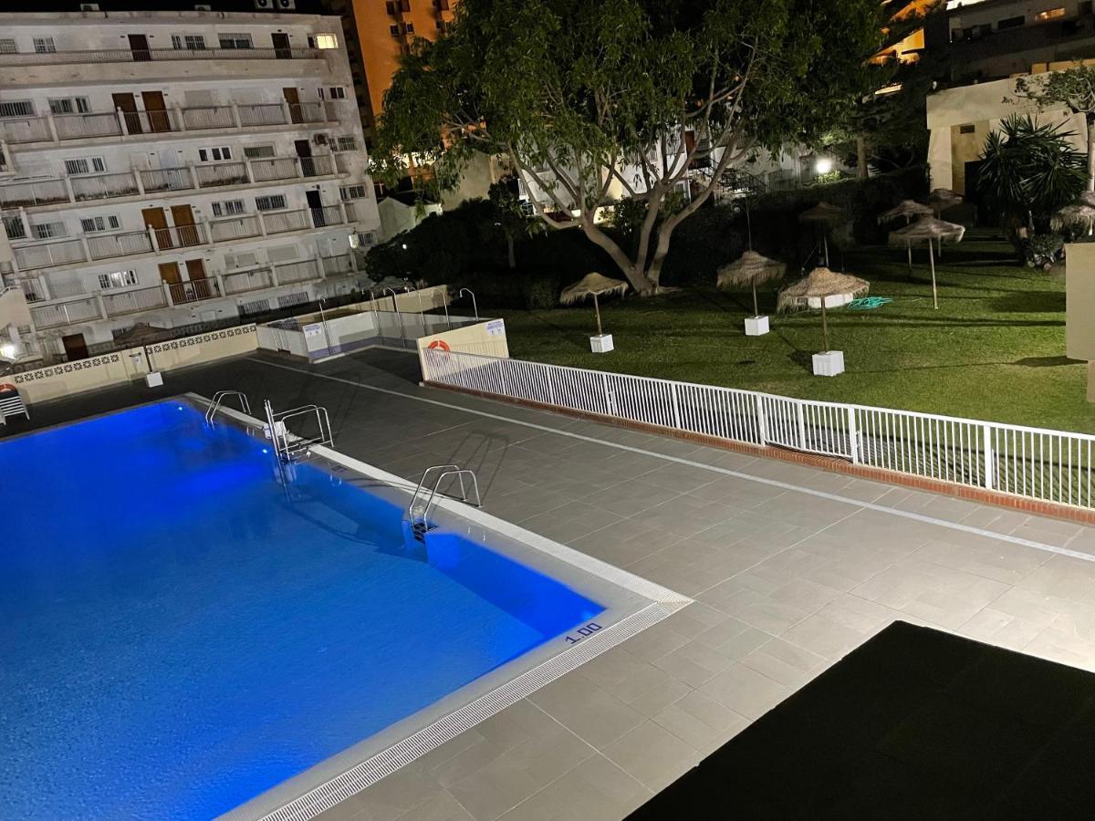 Apartamento Totalmente Reformado Con Piscina Y Jardines Al Lado De La Playa De La Carihuela توريمولينوس المظهر الخارجي الصورة