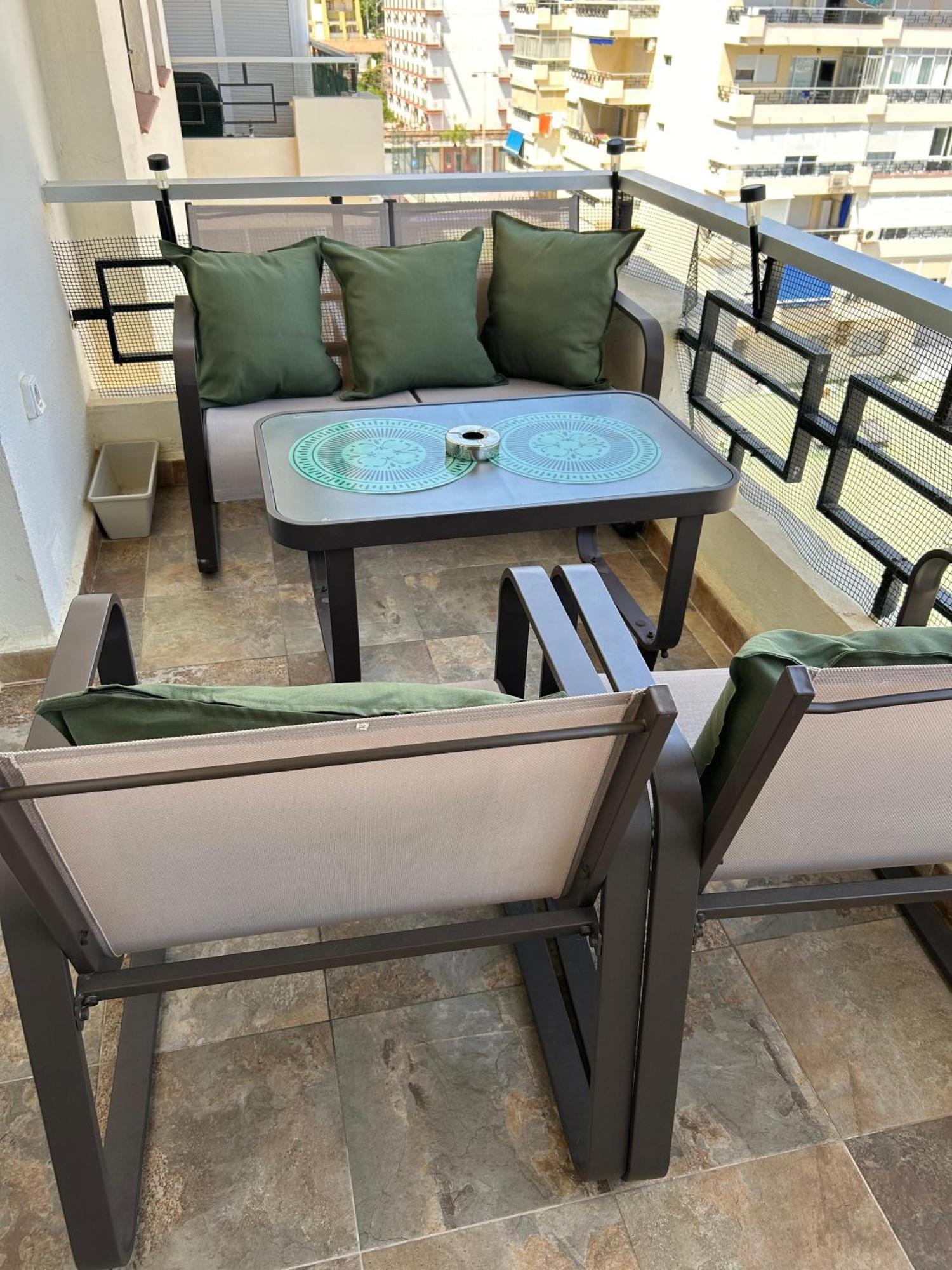 Apartamento Totalmente Reformado Con Piscina Y Jardines Al Lado De La Playa De La Carihuela توريمولينوس المظهر الخارجي الصورة