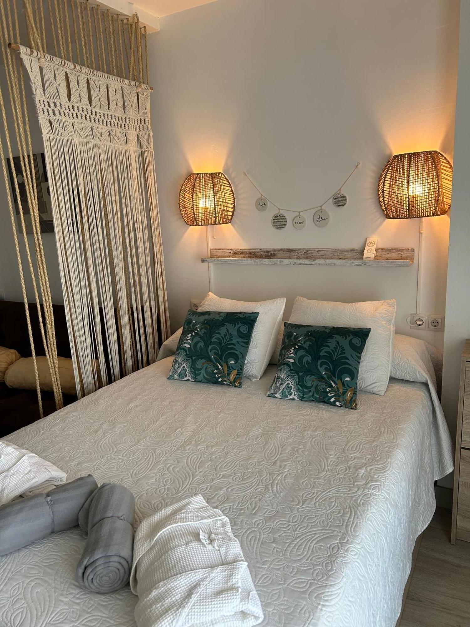 Apartamento Totalmente Reformado Con Piscina Y Jardines Al Lado De La Playa De La Carihuela توريمولينوس المظهر الخارجي الصورة