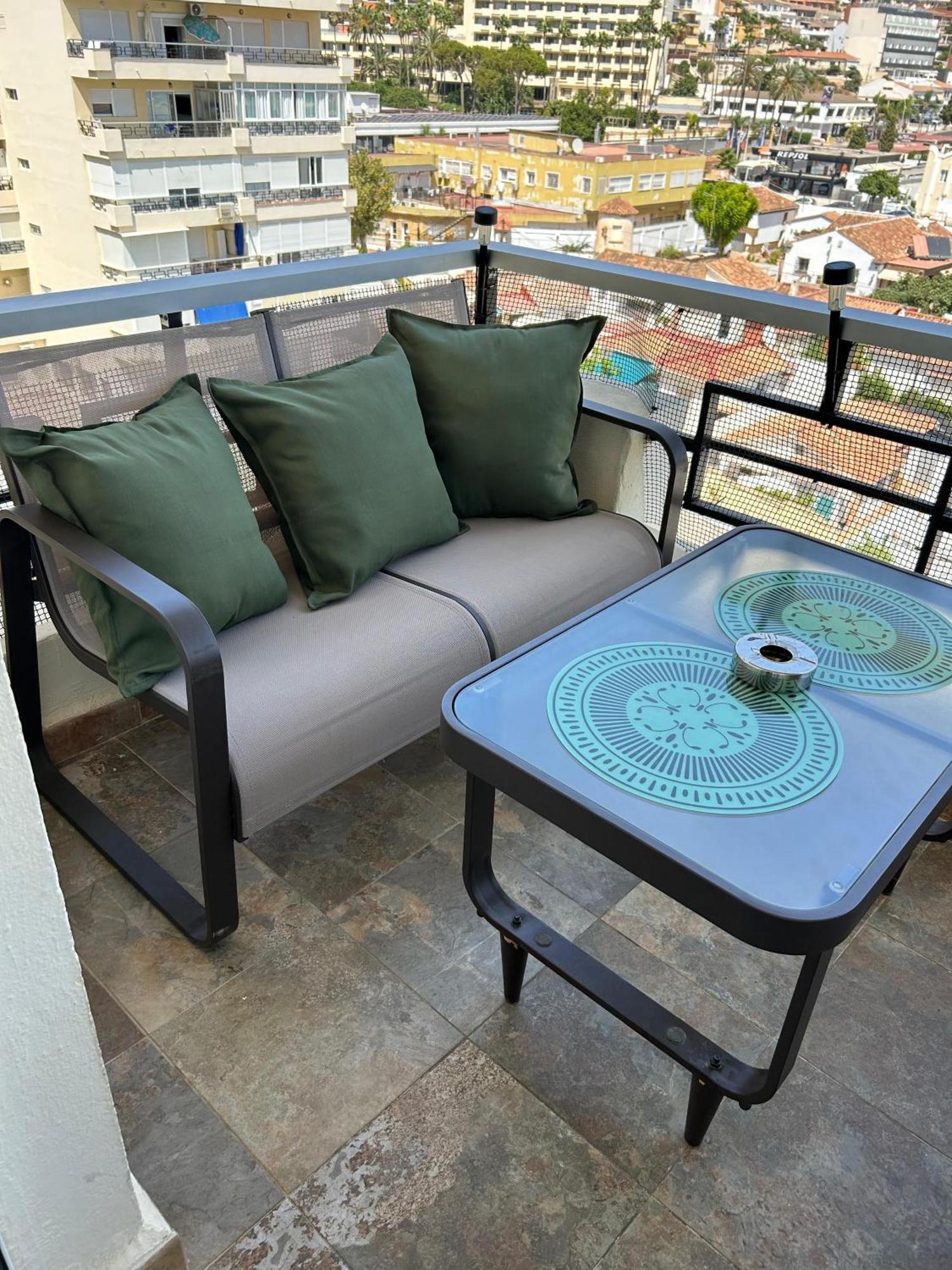 Apartamento Totalmente Reformado Con Piscina Y Jardines Al Lado De La Playa De La Carihuela توريمولينوس المظهر الخارجي الصورة